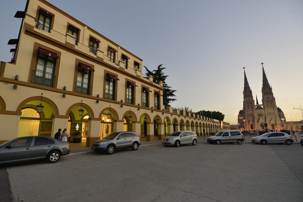 Real Hotel Lujan Экстерьер фото