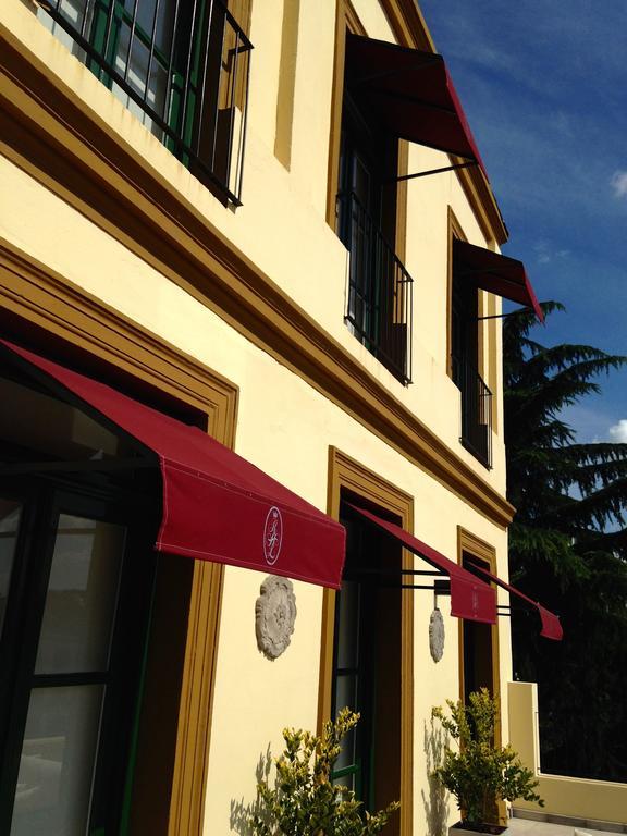 Real Hotel Lujan Экстерьер фото