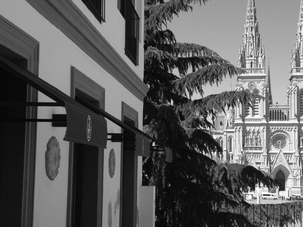 Real Hotel Lujan Экстерьер фото