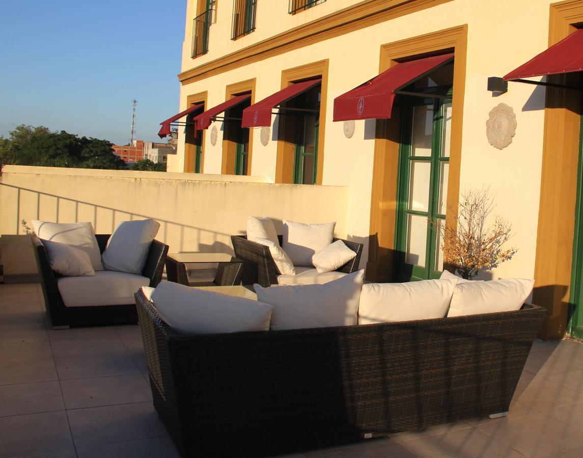 Real Hotel Lujan Экстерьер фото