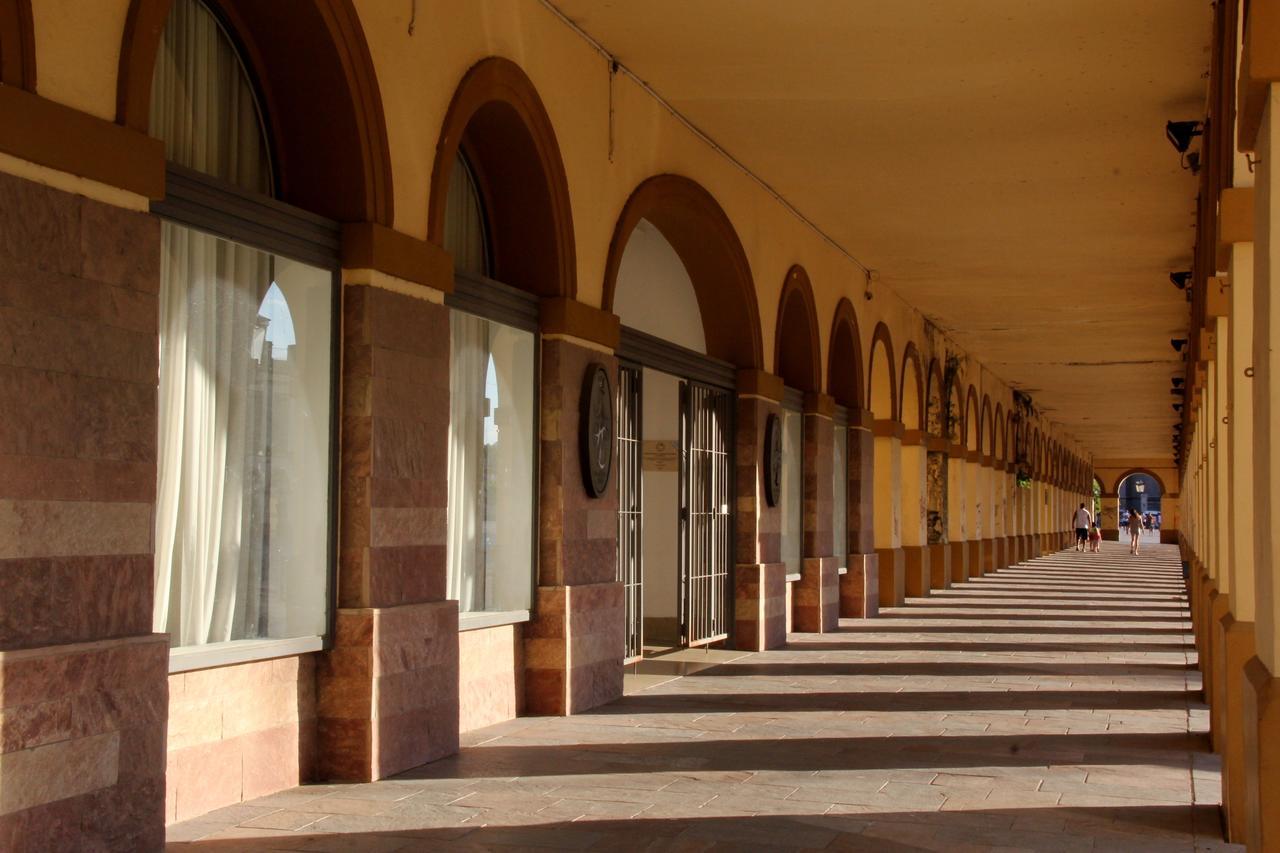 Real Hotel Lujan Экстерьер фото