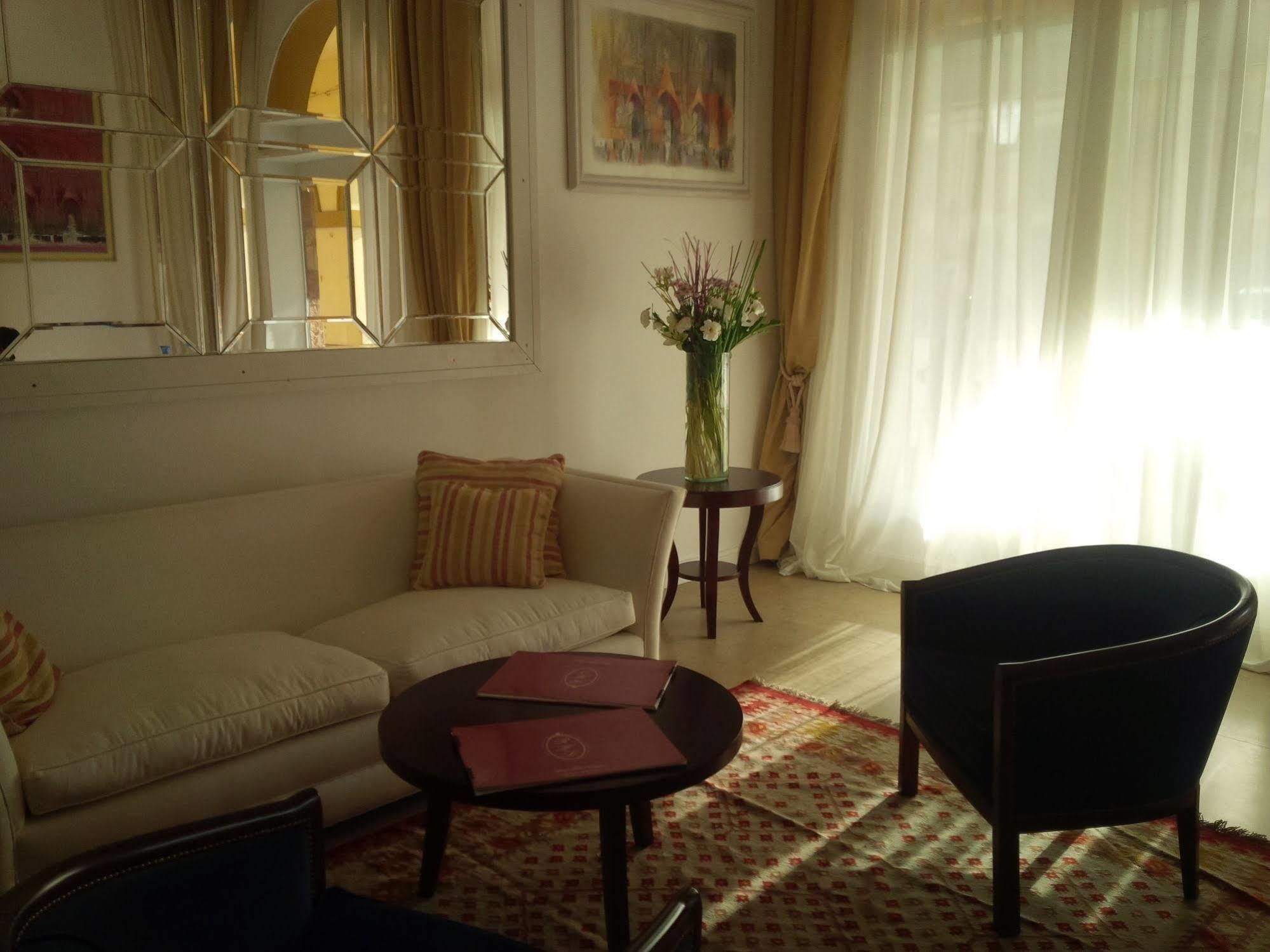 Real Hotel Lujan Экстерьер фото