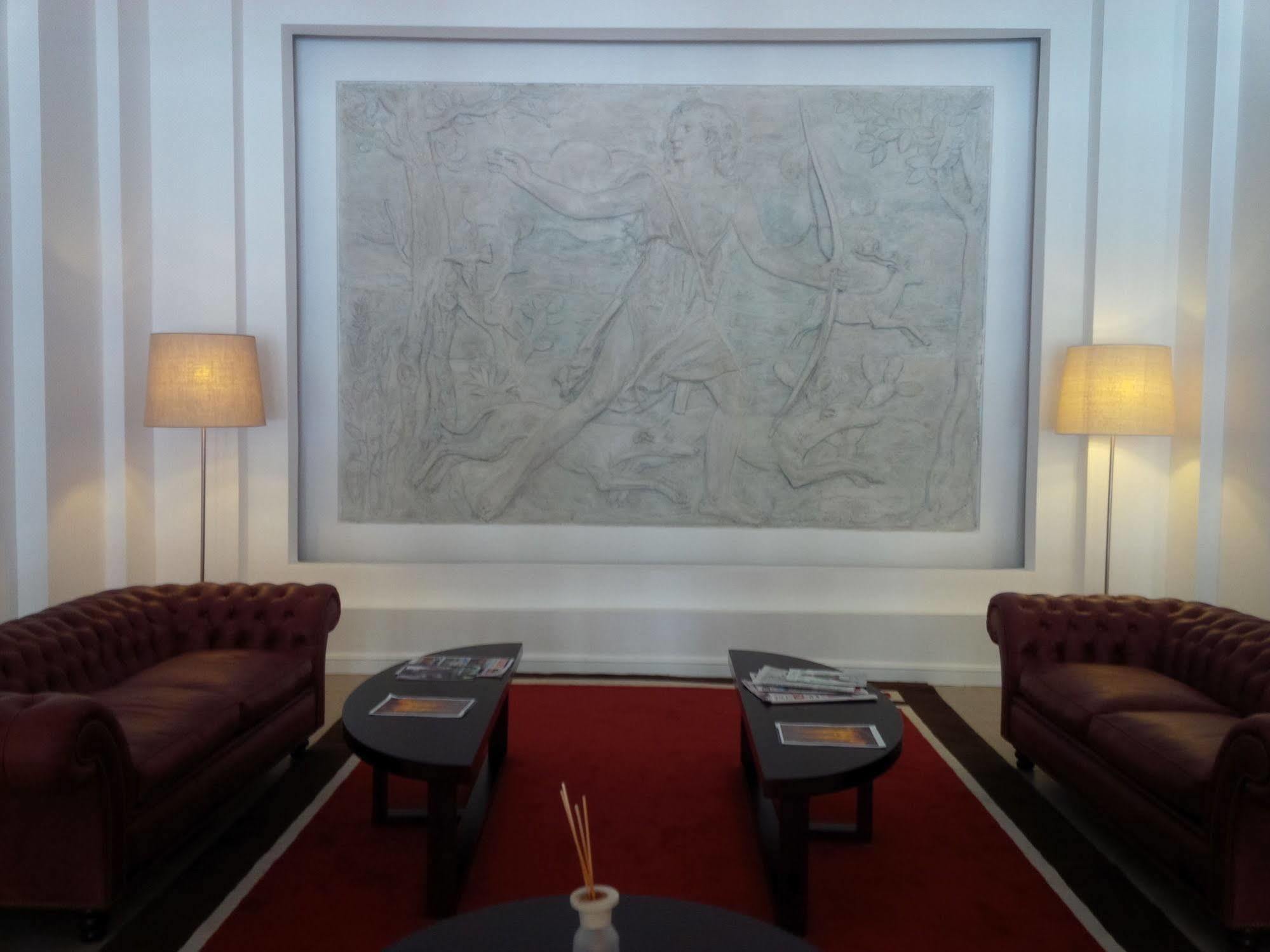 Real Hotel Lujan Экстерьер фото
