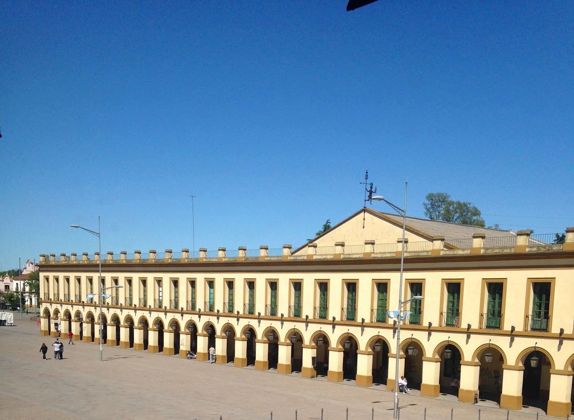Real Hotel Lujan Экстерьер фото